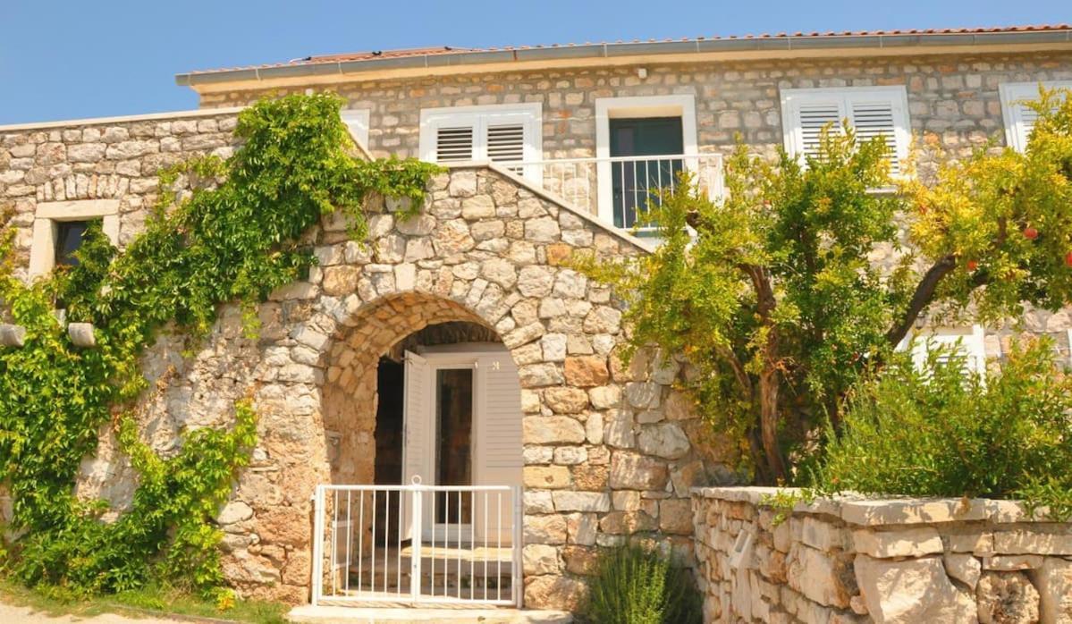 Apartments Adriana Бол Экстерьер фото